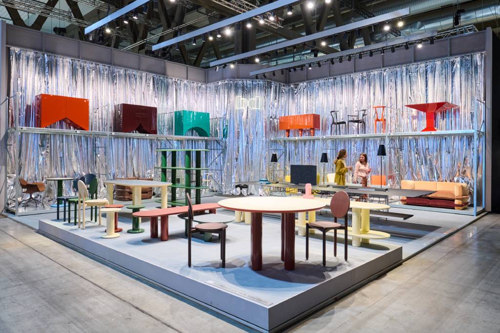 stand del salón internacional del mueble de milán