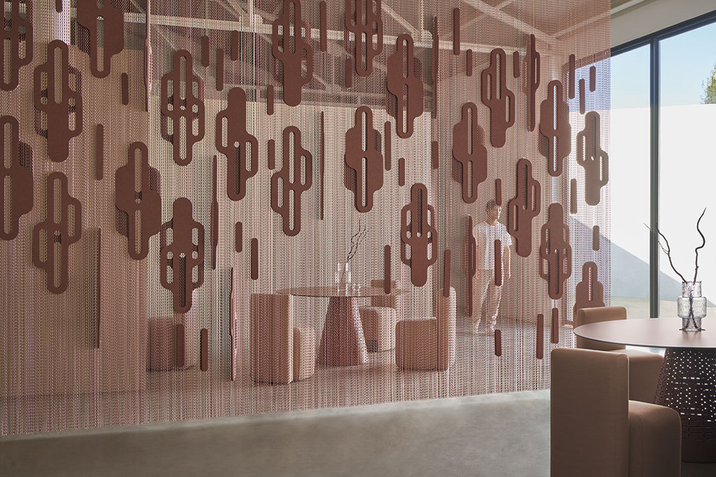 Khronos de Kriskadecor, separador decorativo para interiores vinculado al trabajo de Rafa Ortega.
