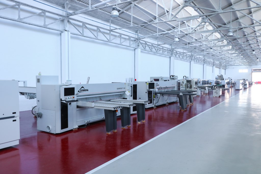 interior del centro de maquinaria SUMA Center